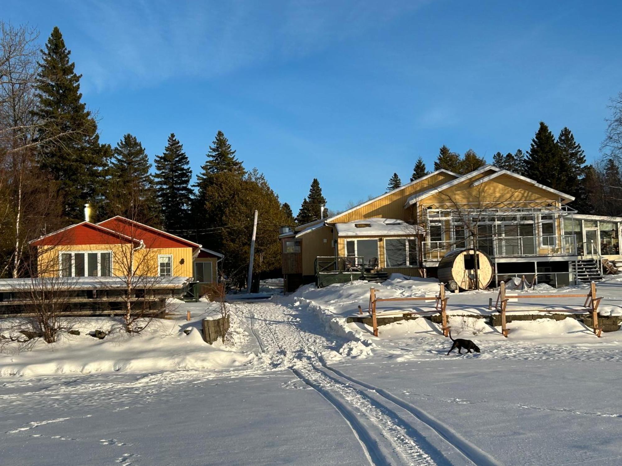 Auberge Et Chalets Sur Le Lac Lac-Megantic ภายนอก รูปภาพ