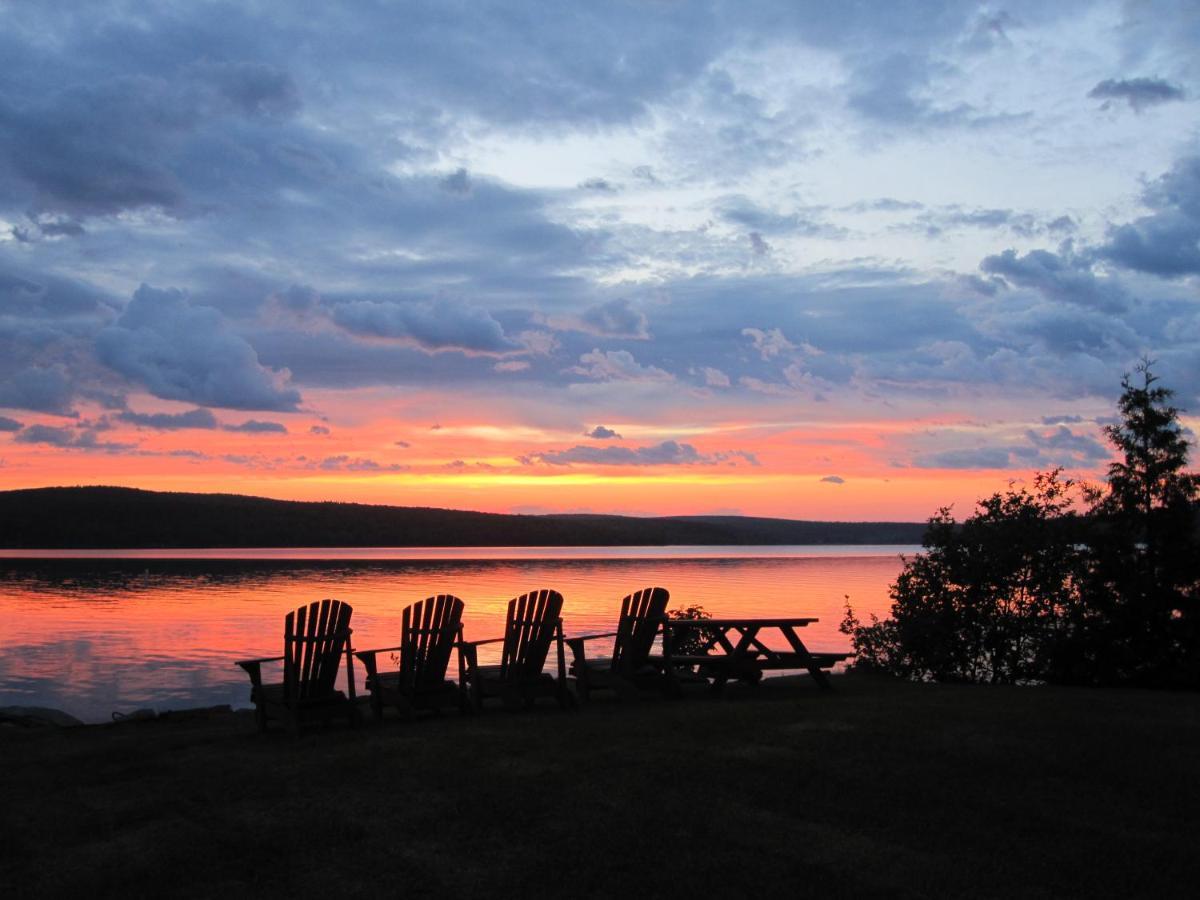 Auberge Et Chalets Sur Le Lac Lac-Megantic ภายนอก รูปภาพ